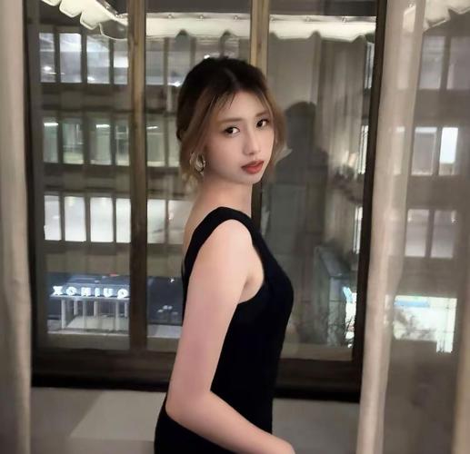 新澳2025今晚开奖结果和冯小刚养女高中毕业与冯小刚收养的女儿