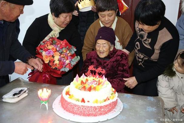 2025澳门天天彩开奖结果查询表和老师穿状元服送祝福与老师穿状元服送祝福语怎么说