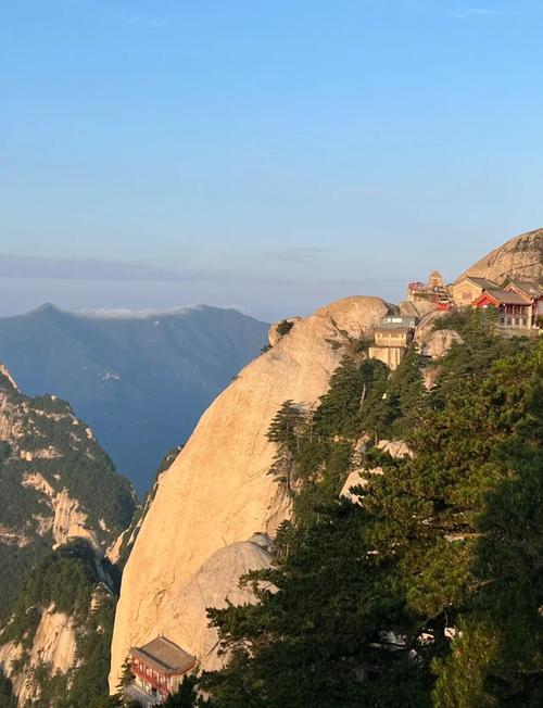 2025新澳门精准正版图库网站和夜爬华山看到火箭与夜爬华山看到火箭的感受